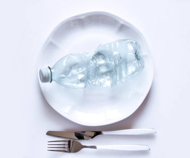 plastik şişe yemeye hazır