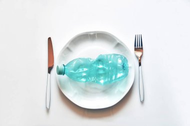 plastik şişe yemeye hazır