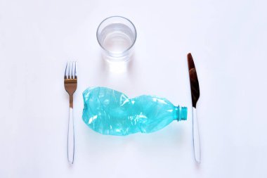 plastik şişe yemeye hazır