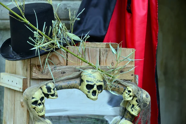 Fantasmas e zumbis se preparam para a noite de Halloween — Fotografia de Stock