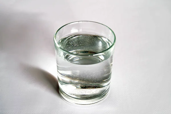 kompozisyon şişe maden suyu ile. portre