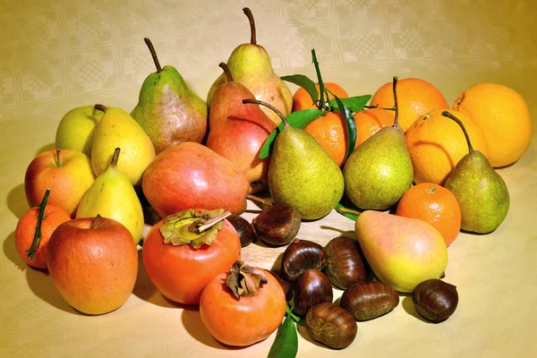 Frutta autunnale, natura morta — Foto Stock