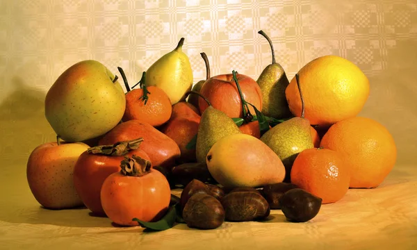 Frutta autunnale, natura morta — Foto Stock