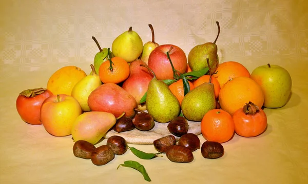 Frutta autunnale, natura morta — Foto Stock