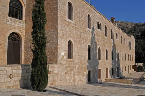 Edificios y terraza en el Monasterio de Agios Neofytos en Pafos —  Fotos de Stock