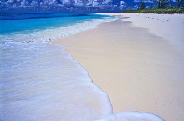 Волны Пустынном Пляже Птичьем Острове Сейшелах — стоковое фото