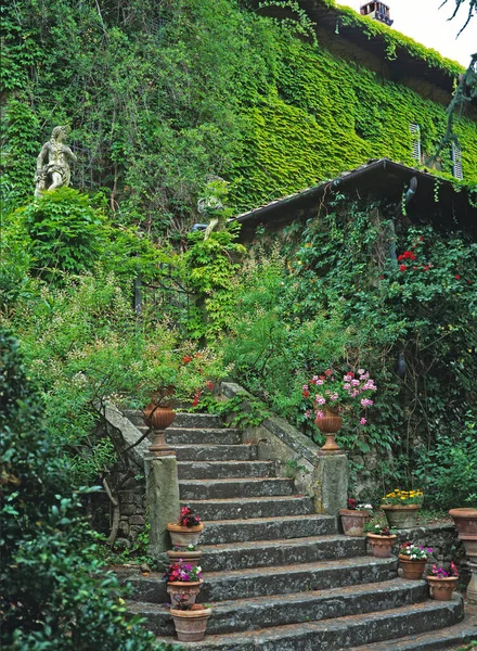 Una Casa Jardín Clásico Italiano Toscana Con Coloridos Escalones Plantados — Foto de Stock