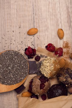 chia tohum, ham ev yapımı tatlılar ile güler yüzlü