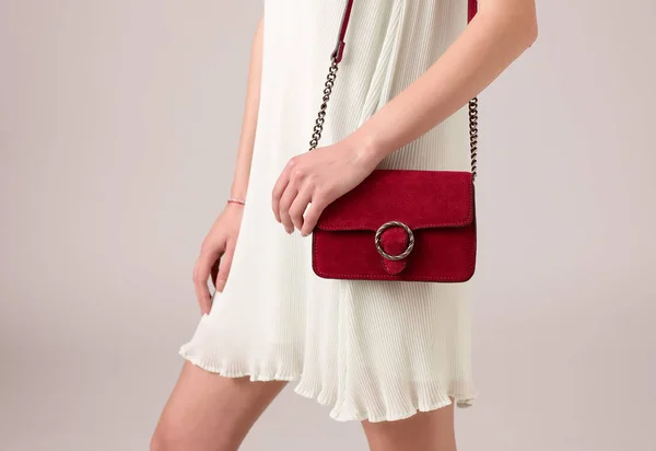 Donna elegante con borsa — Foto Stock