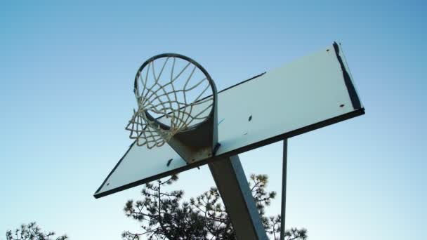 Neon ball bounces off backboard and gets into hoop closeup — Stock Video