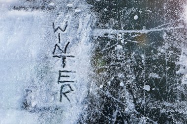 Sol karlı resimdeki kış yazıtları