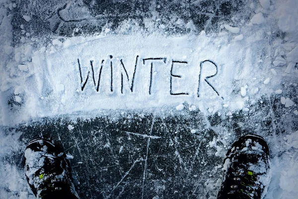 Inscription hivernale sur neige et bottes — Photo