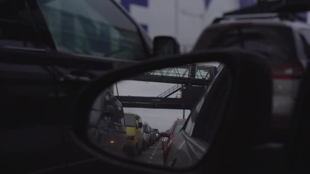 Cars stand in line for loading on ferry view in side mirror — Stockvideo