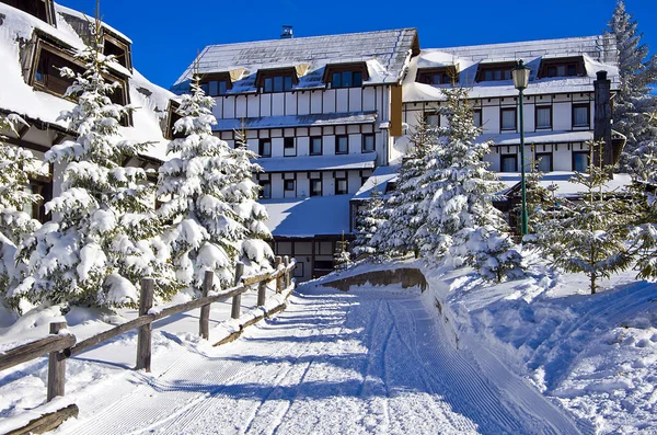 Winter yard on a sunny day, Mountain ski resort Kopaonik, Serbia — Stock Photo, Image