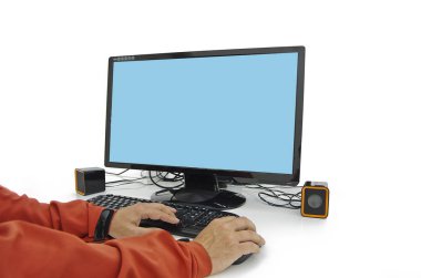 Monitör ve eller üstünde belgili tanımlık klavye