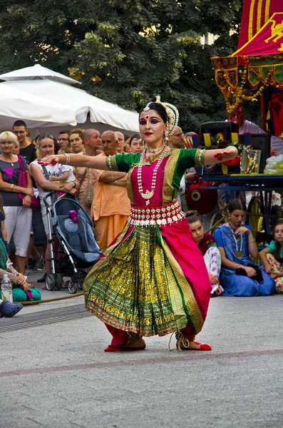 Novi Sad, Sırbistan, 06.07.2016: dans sokak, Hint Festivali