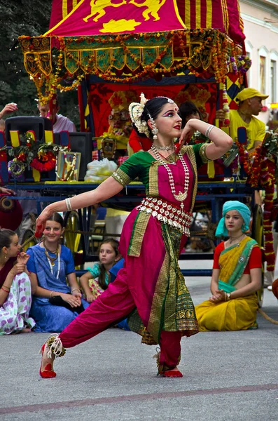 Novi Sad, Sırbistan, 06.07.2016: dans sokak, Hint Festivali