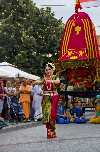 Novi Sad, Sırbistan, 06.07.2016: dans sokak, Hint Festivali