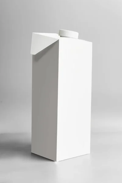 Vit Förpackning Tetra Pack Står Ljusgrå Bakgrund Framsida Förpackning Branding — Stockfoto