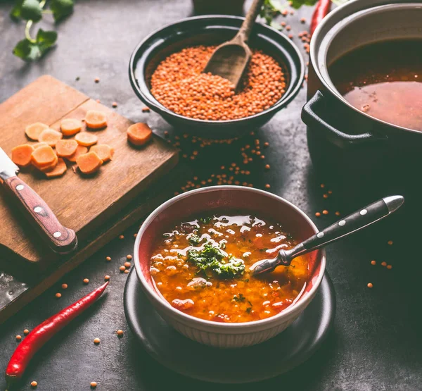 Primer Plano Sopa Lentejas Vegana Saludable Tazón Con Cuchara Fondo —  Fotos de Stock