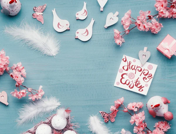 Pasen Achtergrond Met Happy Easter Kaart Eieren Lente Bloesem Decoratie — Stockfoto