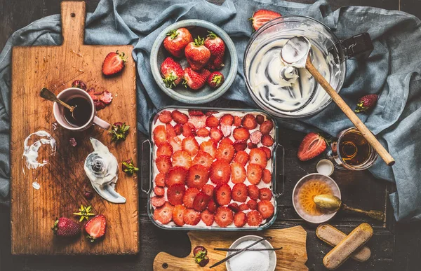 Strawberries Cake Cooking Preparation Rustic Kitchen Table Kitchen Tools Ingredients — Stock Photo, Image