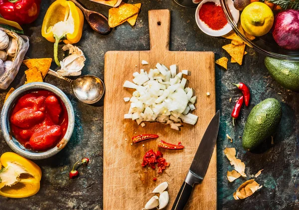 Chopped Spices Wooden Cutting Board Knife Chili Onion Garlic Vegetables — Stock Photo, Image