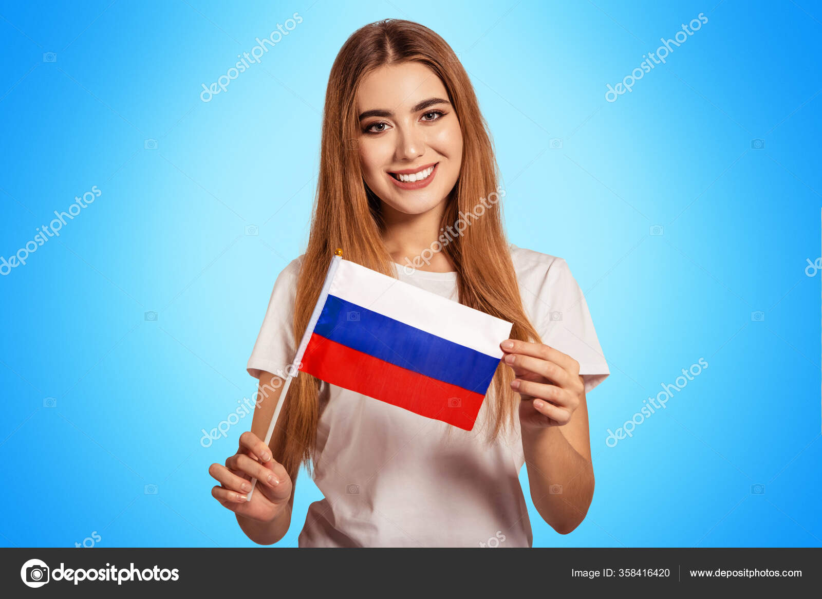 Uma Bela Jovem Tem Nas Mãos Bandeira Federação Russa Estudante fotos,  imagens de © Nadin_Inaya #358416404