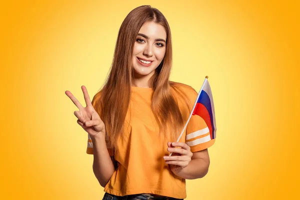 Een Mooie Jonge Vrouw Houdt Haar Handen Vlag Van Rusland — Stockfoto