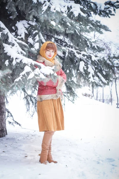 Beautiful Slavic Woman Winter Headscarf Her Head Skirt Boots Looks — Stock Photo, Image