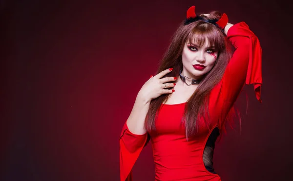 Una Mujer Hermosa Sexy Con Disfraz Diablo Demonio Con Cuernos —  Fotos de Stock