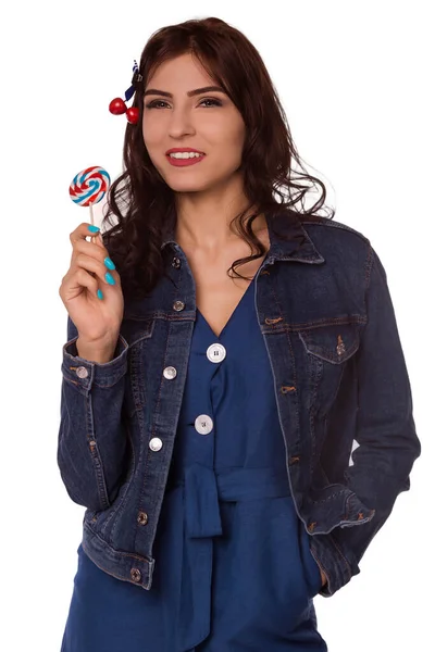 Schöne Brünette Frau Einem Blauen Overall Und Jeansjacke Gekleidet Chelma — Stockfoto