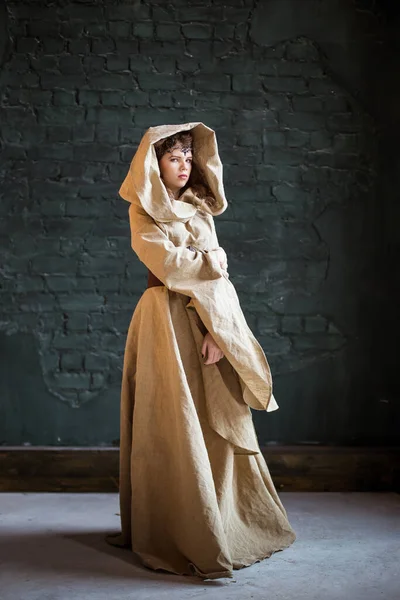 Ethnisch Mittelalterliches Bild Einer Hexe Elfe Ein Kleid Aus Naturstoff — Stockfoto