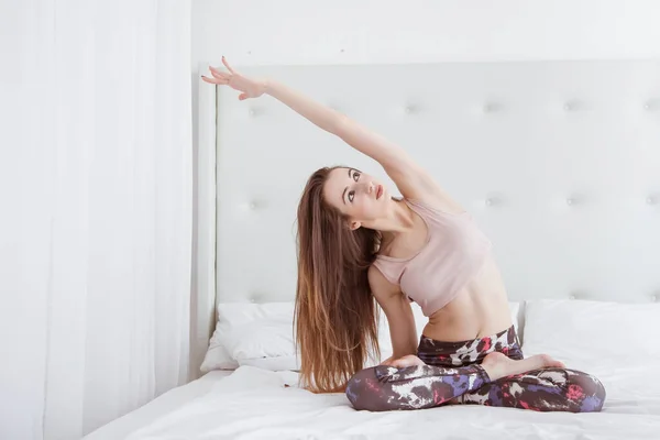 Beautiful Young Woman Dressed Sportswear Sitting White Bed Bedroom Doing — Stock Photo, Image