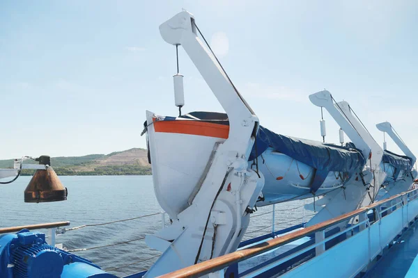 Bir Yolcu Gemisinin Güvertesinde Cankurtaran Botu — Stok fotoğraf