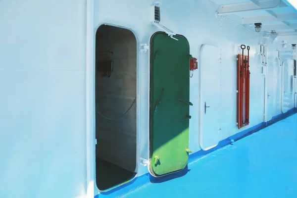 Modern Gemi Kapısı Pencereleri — Stok fotoğraf