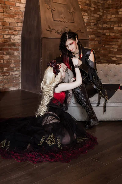 Gotische Aristocraat Een Vampier Houdt Hand Van Een Vrouw Vast — Stockfoto