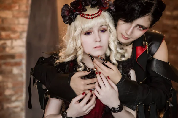 Gotische Aristocraat Een Vampier Omhelst Een Vrouw Een Meisje Mooie — Stockfoto