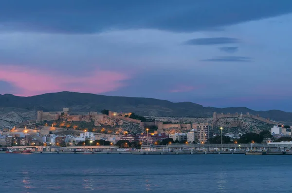 Gün batımında Alcazaba 'nın manzarası