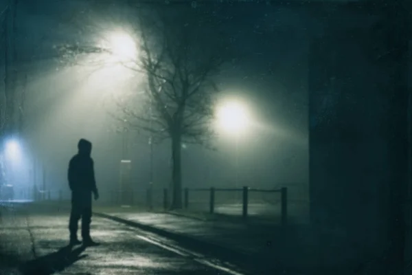 Hooded Man Standing Street Light Foggy Winters Night City Blurred — Stock Photo, Image