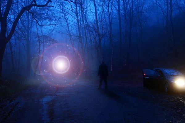 Man Next Car Looking Glowing Ufo Floating Track Spooky Misty — Stock Photo, Image