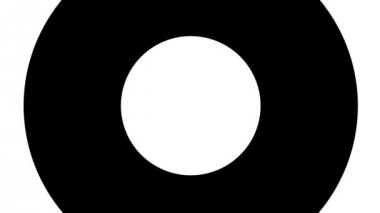 Ultra Hd 4k video siyah bir zemin üzerine daireler animasyon. Anahtarlama veya maskeleme için en iyi ve kullanılan alfa kanalı olarak geçiş yok gibi