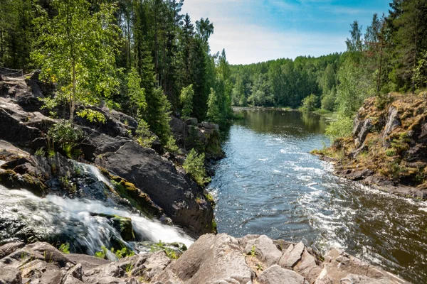 Wodospady kivach pod koniec lata, Karelia — Zdjęcie stockowe