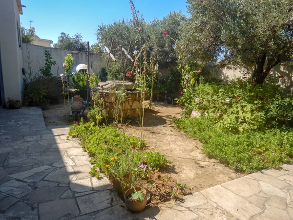 Kuzey Kıbrıs, Haziran 2019 Güzel otantik Kıbrıs Rum evi iç dayanağı. — Stok fotoğraf