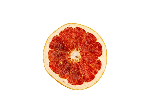 Один ломтик сушеного грейпфрута крупным планом на белом фоне — стоковое фото