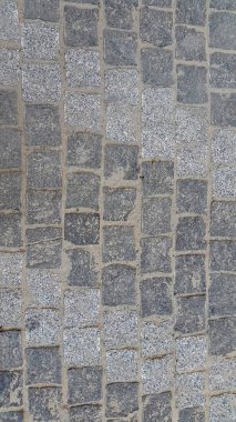 Fayans karşı karşıya. Kirli eski çiniler. Kirli kiremit duvarının yüzeyi