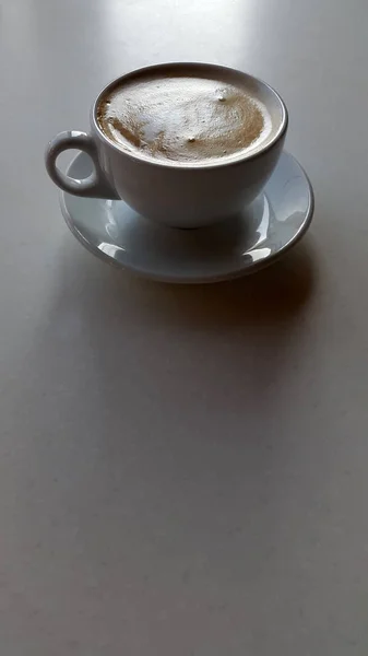 Blick Von Oben Auf Leckeren Kaffee Auf Dem Tisch — Stockfoto