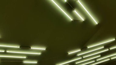 Yeşil duvardaki neon ışıkları, soyut arkaplan 