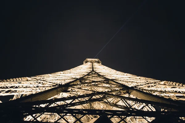 PARIS, FRANCE : Tour Eiffel à Paris la nuit, France vers février 2012 . — Photo