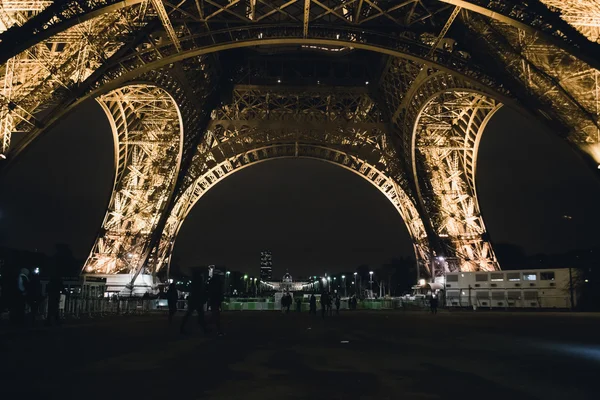 PARIS, FRANCE : Tour Eiffel à Paris la nuit, France vers février 2012 . — Photo